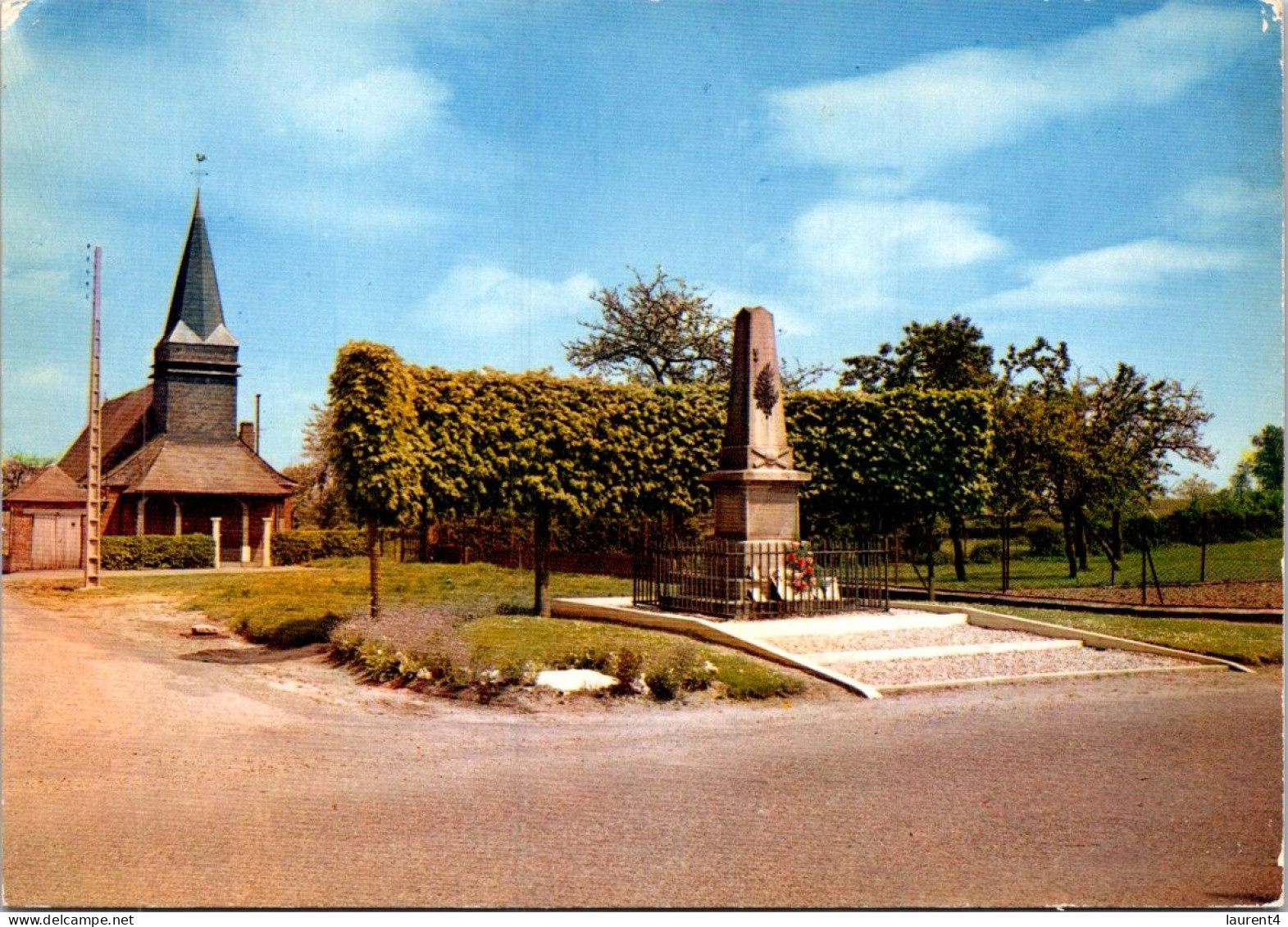 27-4-2024 (3 Z 15)  France - Abancourt (monument Au Morts Et église) - Other & Unclassified