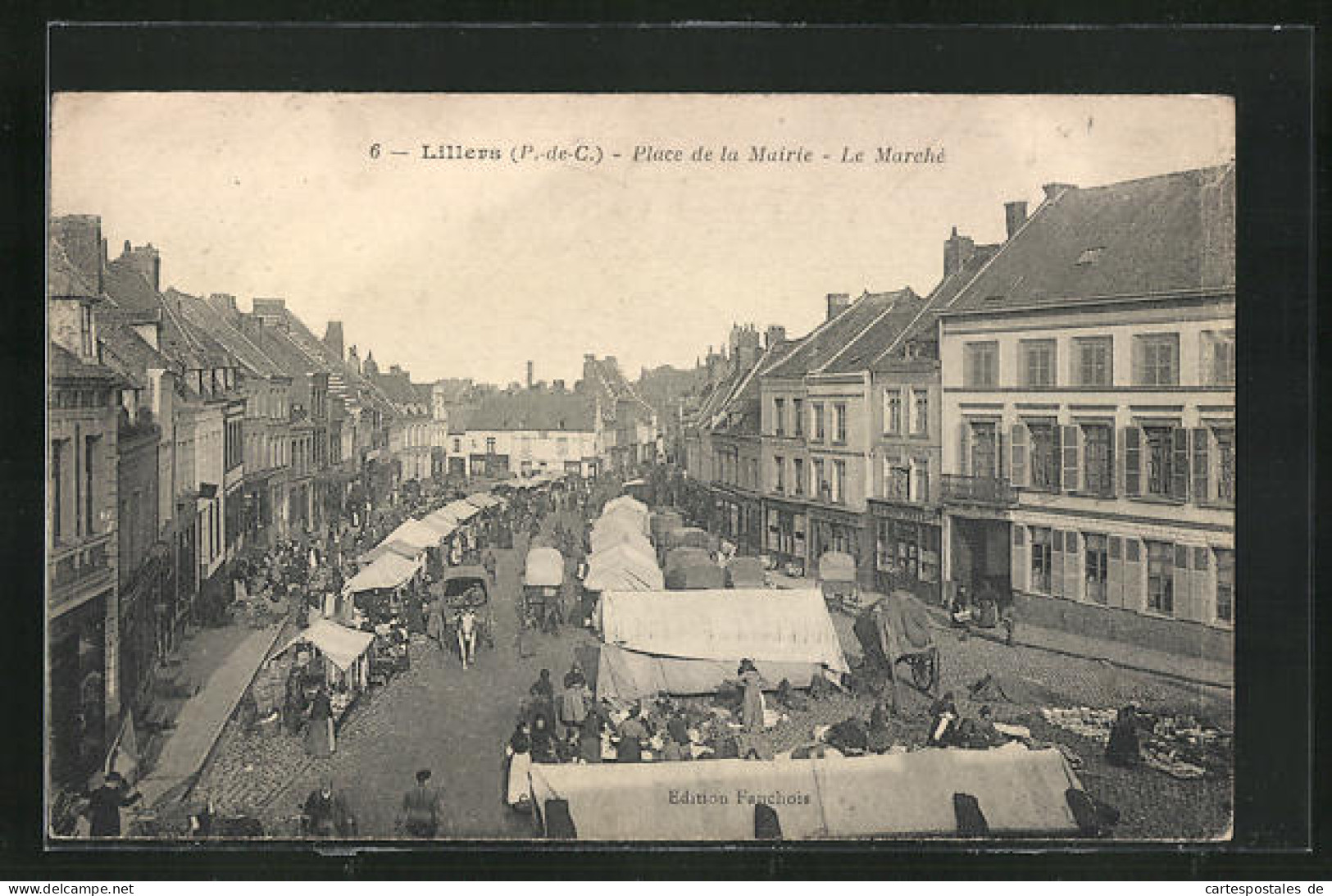 CPA Lillers, Place De La Mairie, Le Marché  - Lillers