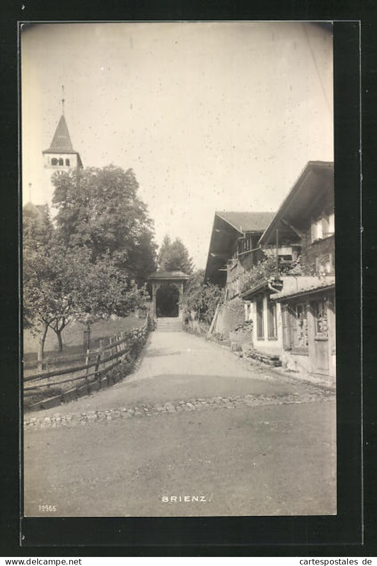 AK Brienz, Strassenpartie Mit Kirche  - Brienz