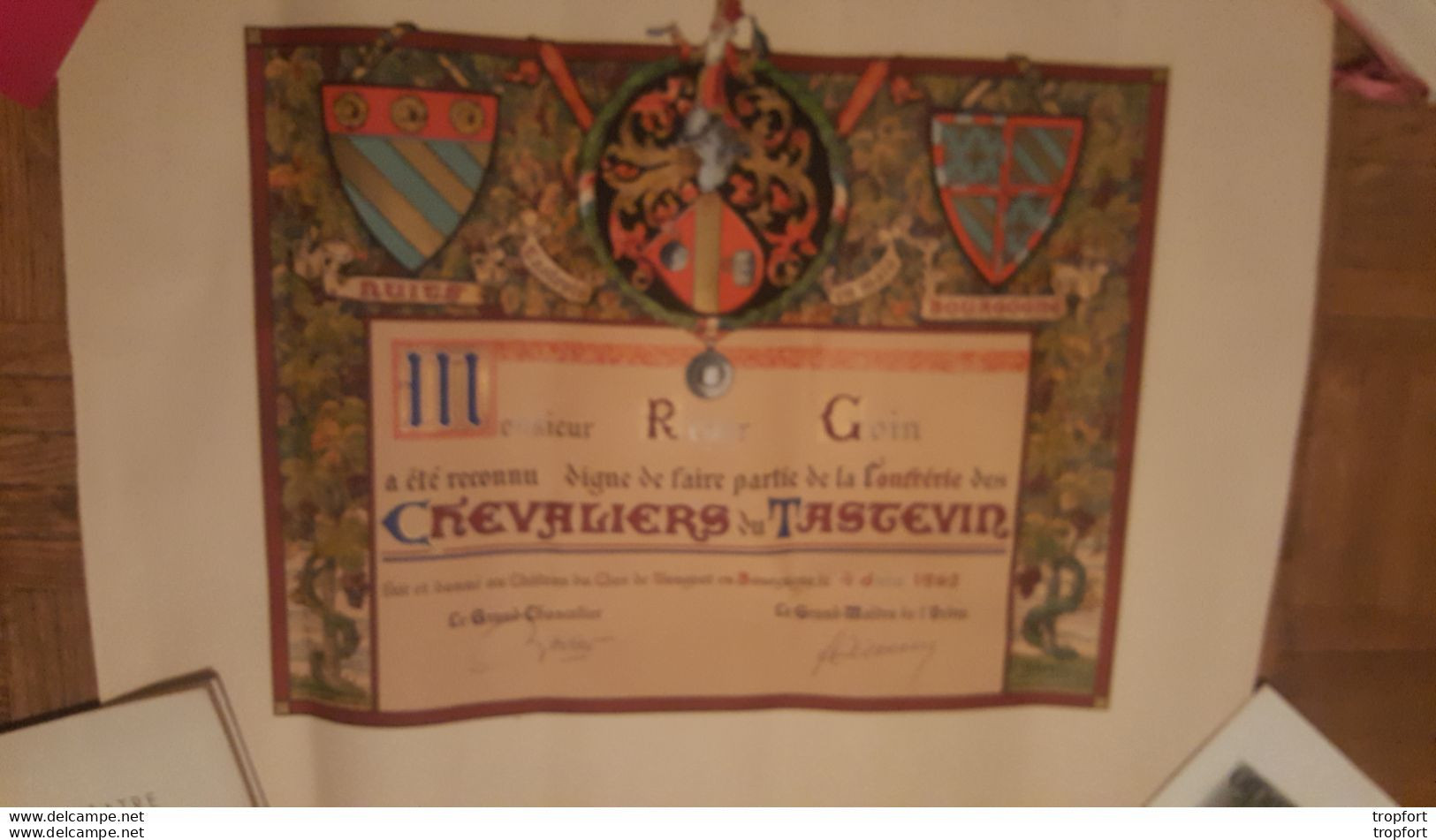 Ancien Diplome Brevet Affiche HANSI - JJ WALTZ CHEVALIERS DU TASTEVIN Chateau Du Clos De VOUGEOT En Bourgogne 1965 - Diplomi E Pagelle