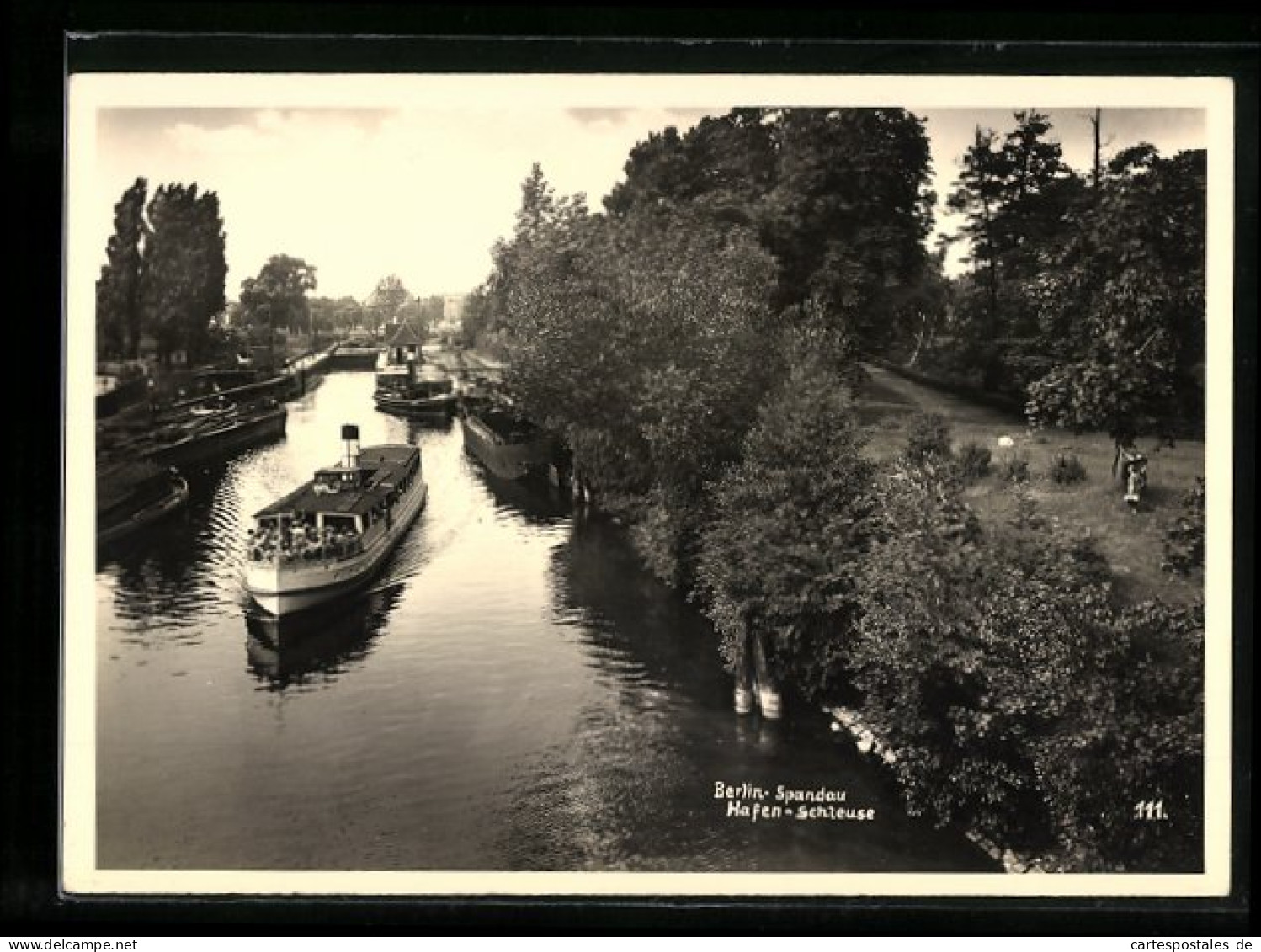 AK Berlin-Spandau, Hafen-Schleuse Mit Dampfern  - Spandau