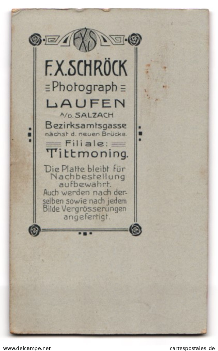 Fotografie F. X. Schröck, Laufen, Bezirksamtsgasse, Junge Frau In Schwarzem Kleid Mit Langer Halskette  - Anonymous Persons