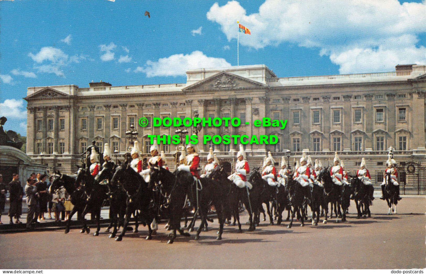 R524165 Mounted Guards At Buckingham Palace. London. 1966. The Photographic Gree - Sonstige & Ohne Zuordnung