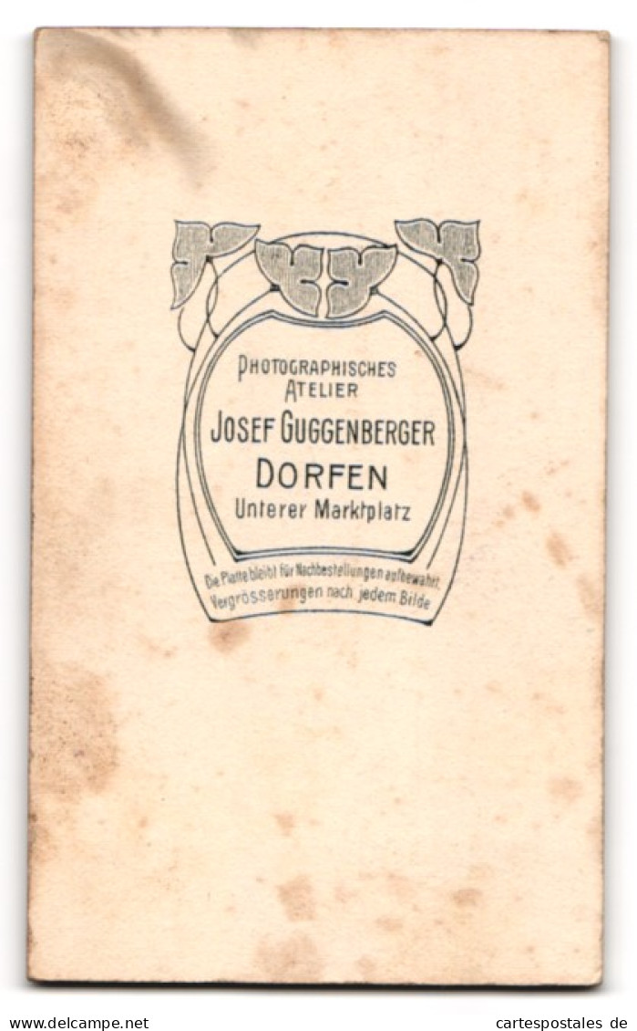 Fotografie J. Guggenberger, Dorfen, Unterer Marktplatz, Junge Dame In Schwarzem Kleid Mit Weissen Handschuhen  - Anonymous Persons