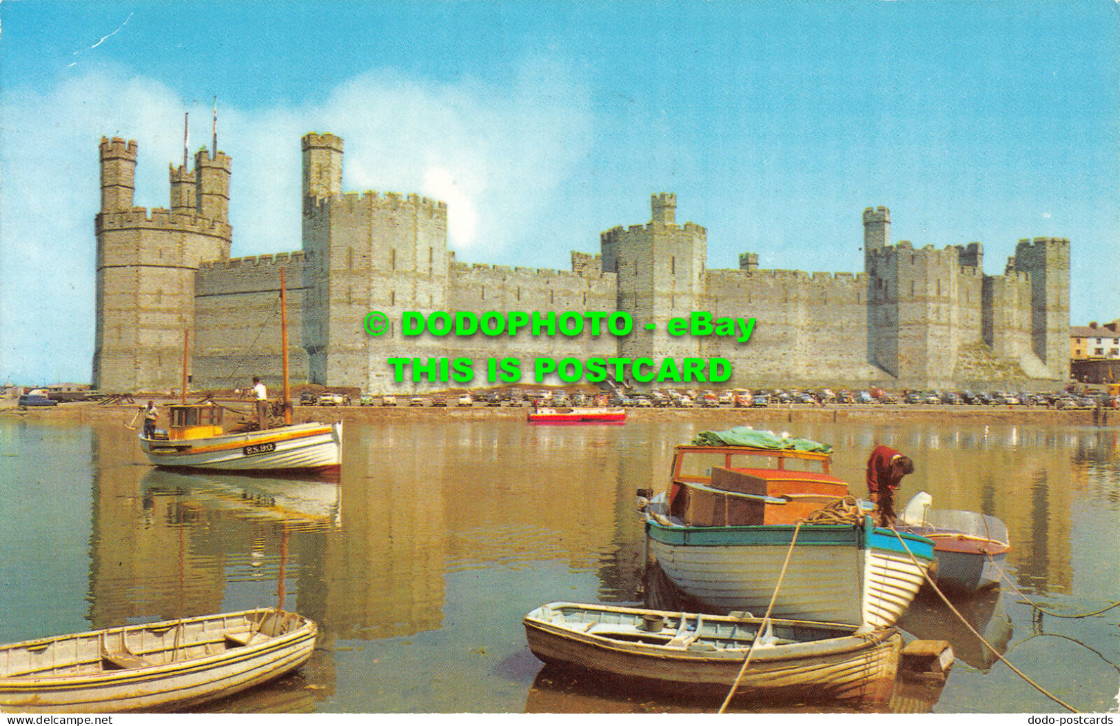 R524703 Caernarvon. The Castle. Postcard - Wereld