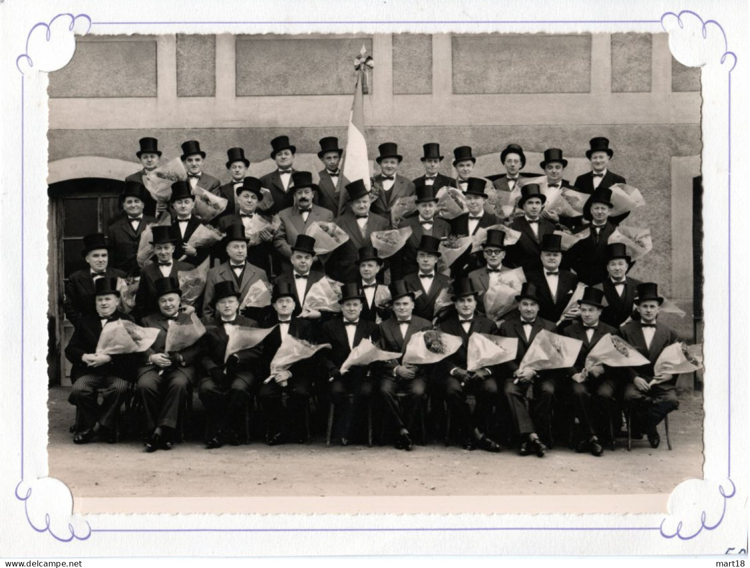 Photo - Groupe En Chapeau - Fête Des Classes à Tarare (69) - Années 1930 / 1950 - Pas Carte Postale - - Tarare