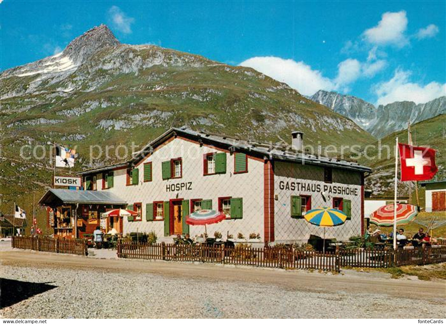 13235754 Oberalp Oberalppass Gasthaus Passhoehe Mit Piz Tiarms Schweizer Flagge  - Autres & Non Classés