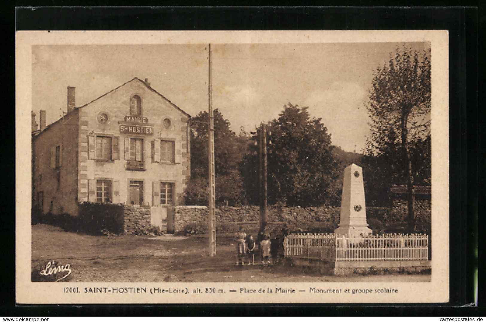 CPA Saint-Hostien, Place De La Mairie, Monument Et Groupe Scolaire  - Other & Unclassified