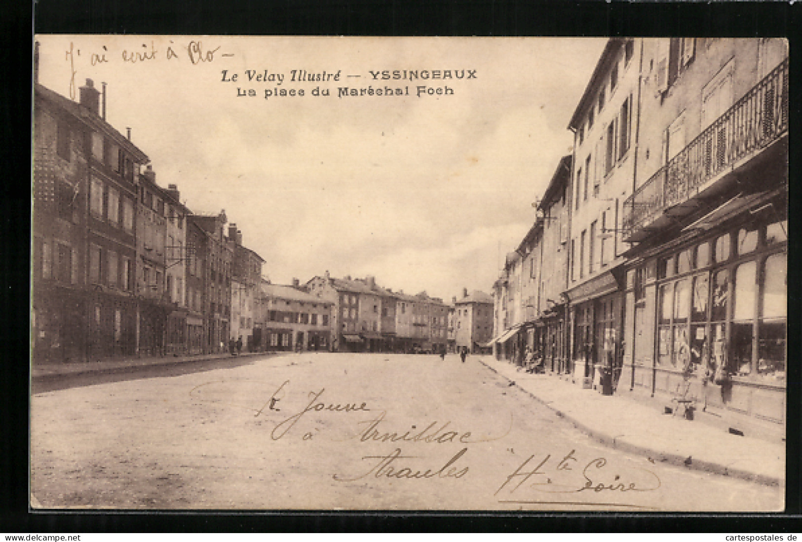 CPA Yssingeaux, La Place Du Marechal Foch  - Yssingeaux