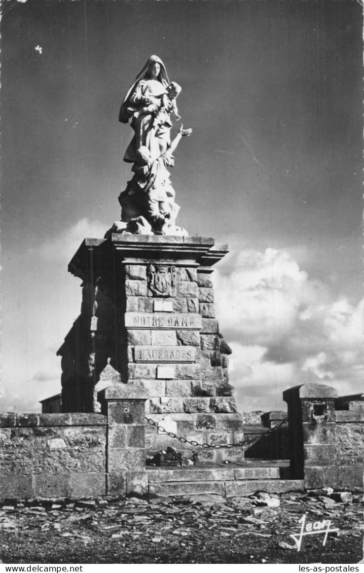 29 LA POINTE DU RAZ UNE STATUE - La Pointe Du Raz