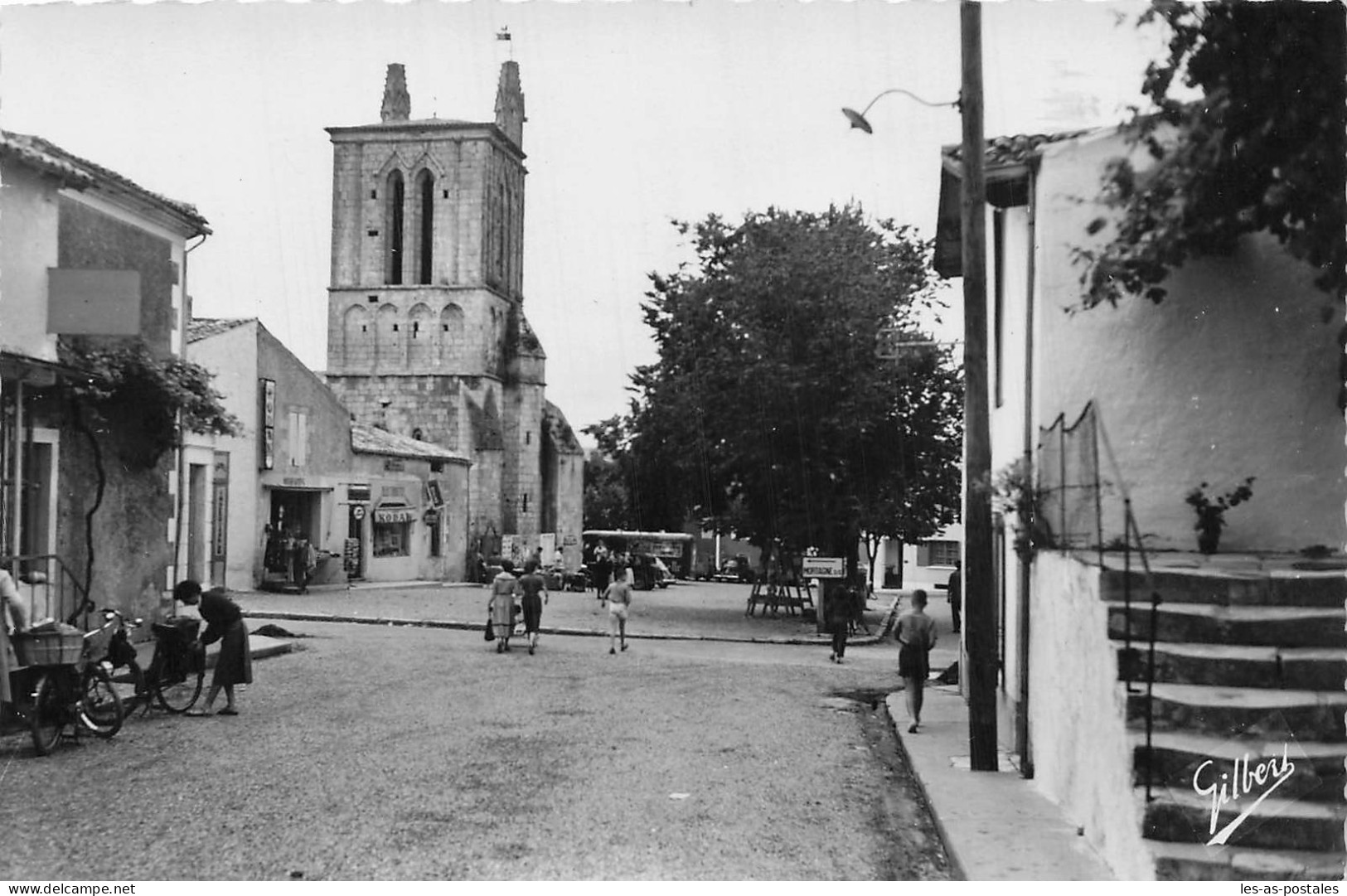 17 MESCHERS LES BAINS LA PLACE DE L EGLISE - Meschers