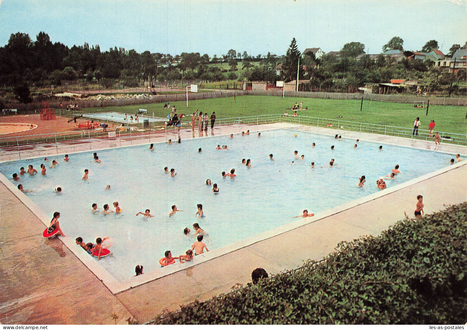 28 AUNEAU LA PISCINE - Auneau