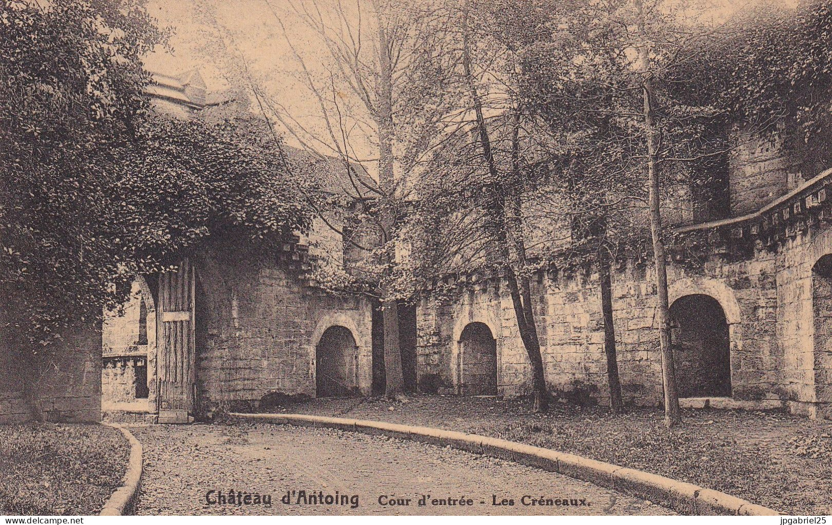 LAP Antoing Chateau Cour D Entree Les Creneaux - Antoing