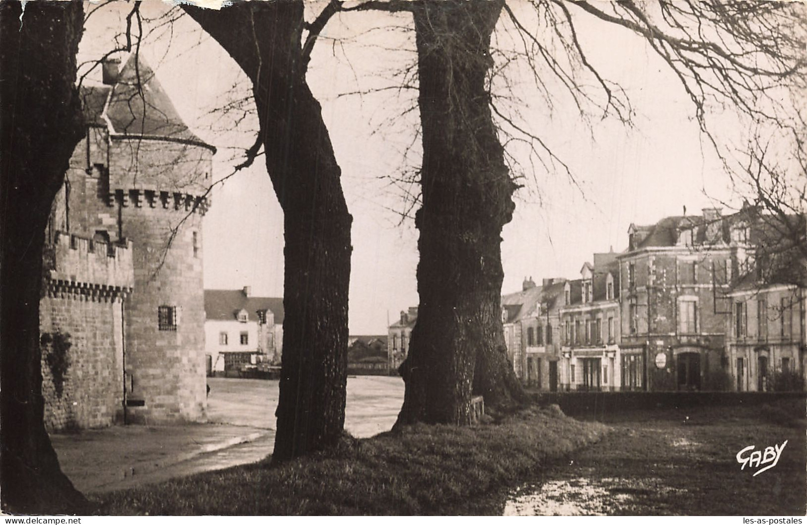 44 GUERANDE LA PLACE DU MARCHE - Guérande