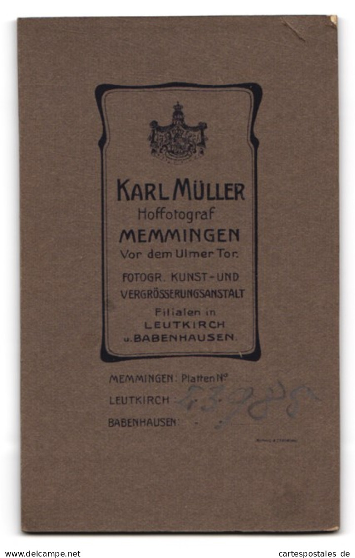 Fotografie K. Müller, Memmingen, Vor Dem Ulmer Tor, Dame Mit Handtasche Und Vollem Haar  - Personas Anónimos