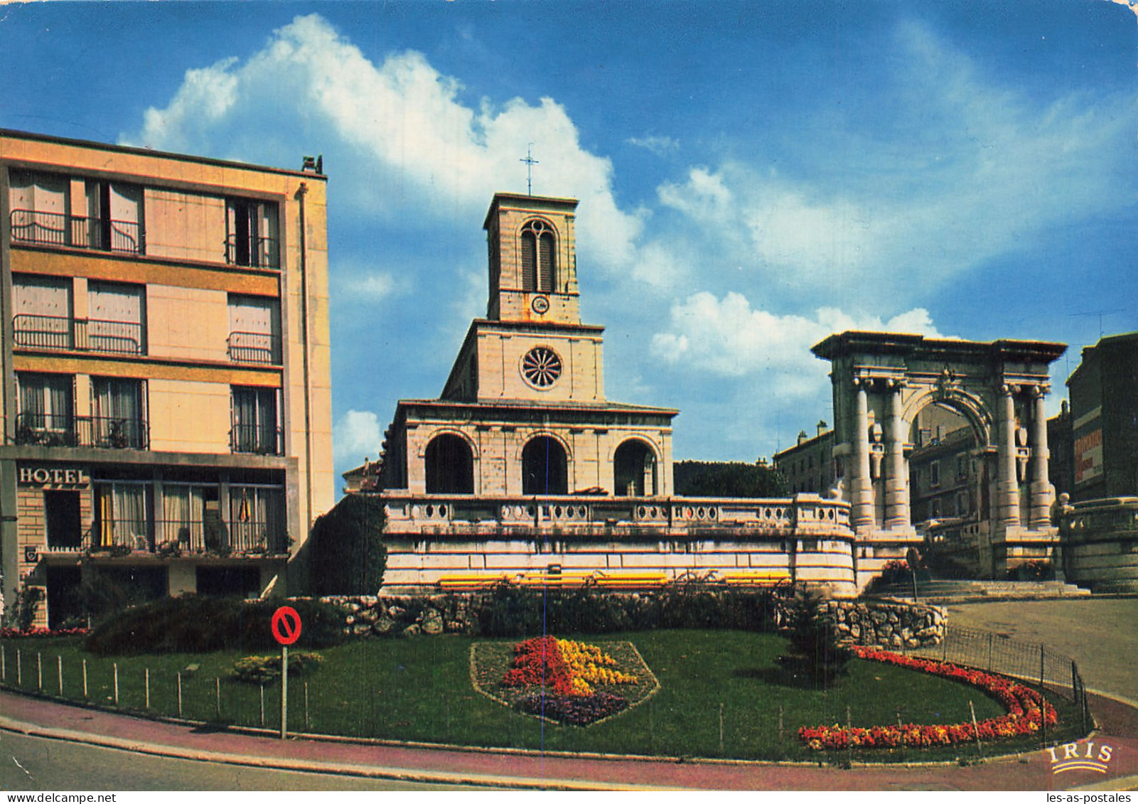 1 OYONNAX LA PORTE MONUMENTALE ET L EGLISE - Oyonnax