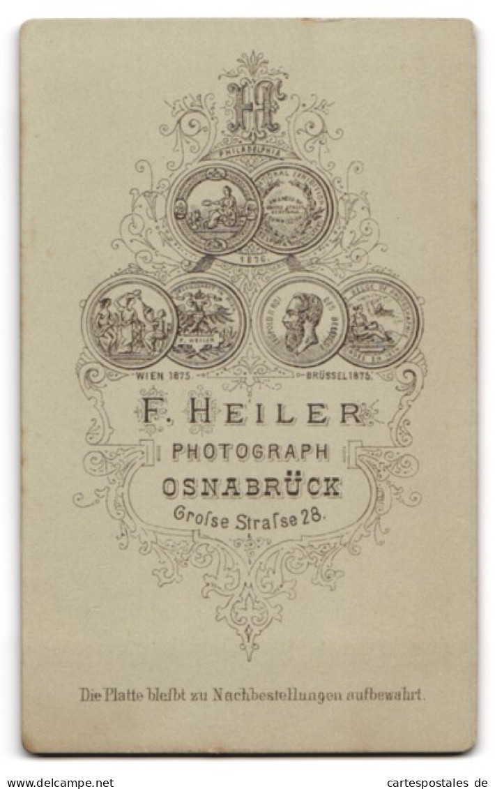 Fotografie F. Heiler, Osnabrück, Grosse Str. 28, Beleibter Herr Im Schwarzen Anzug Mit Weissem Haar Und Brille  - Personnes Anonymes