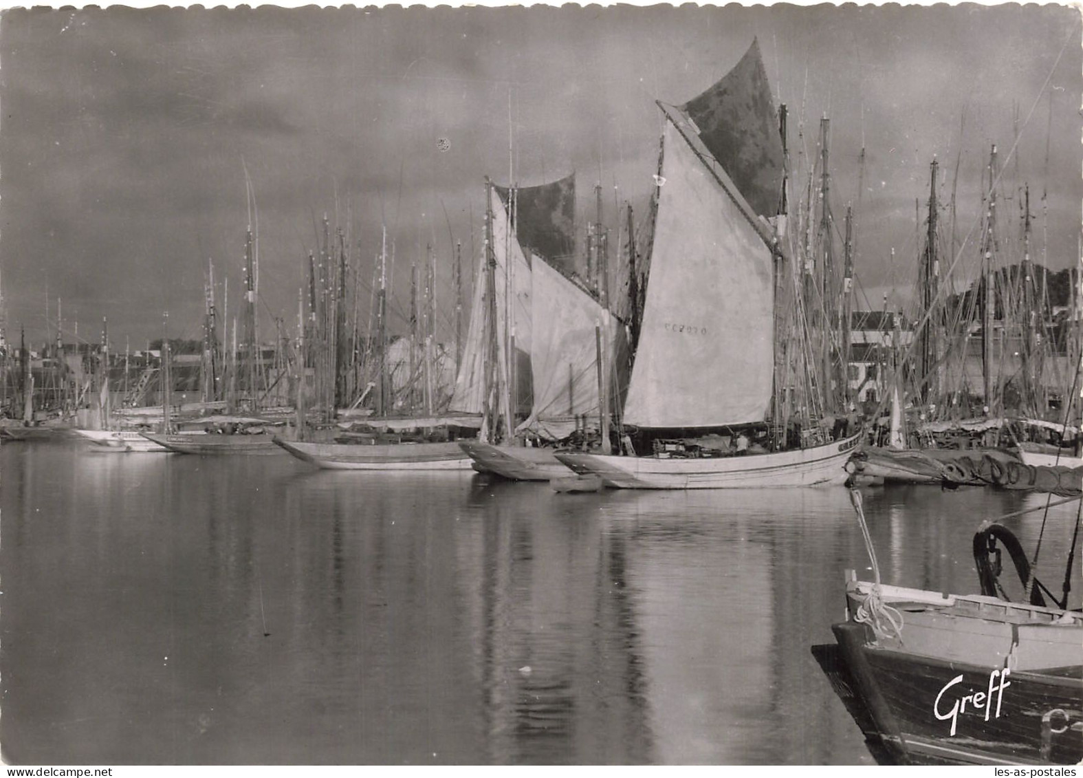 29 CONCARNEAU LES THONIERS AU PORT - Concarneau