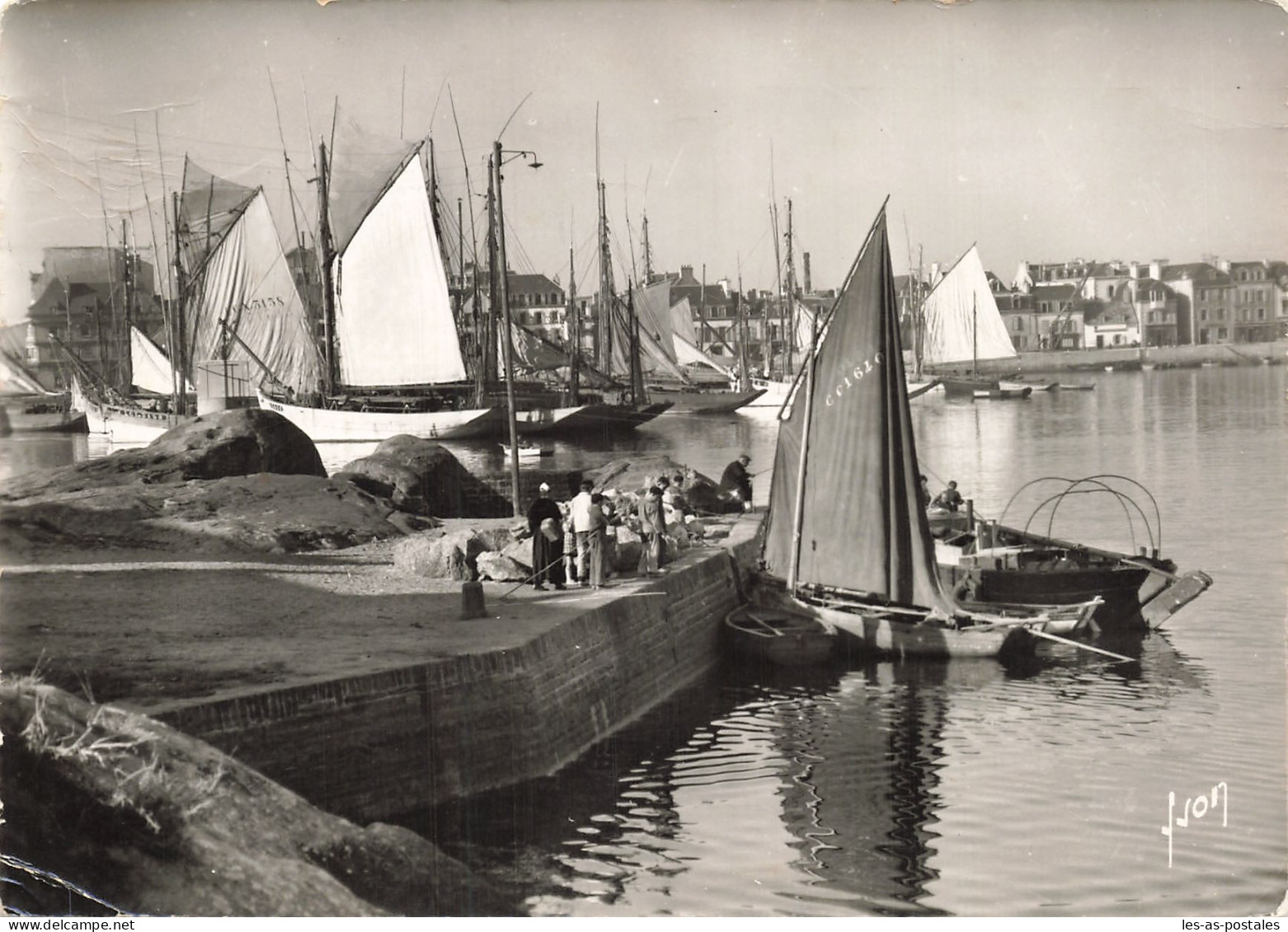 29 CONCARNEAU LES THONIERS AU PORT - Concarneau