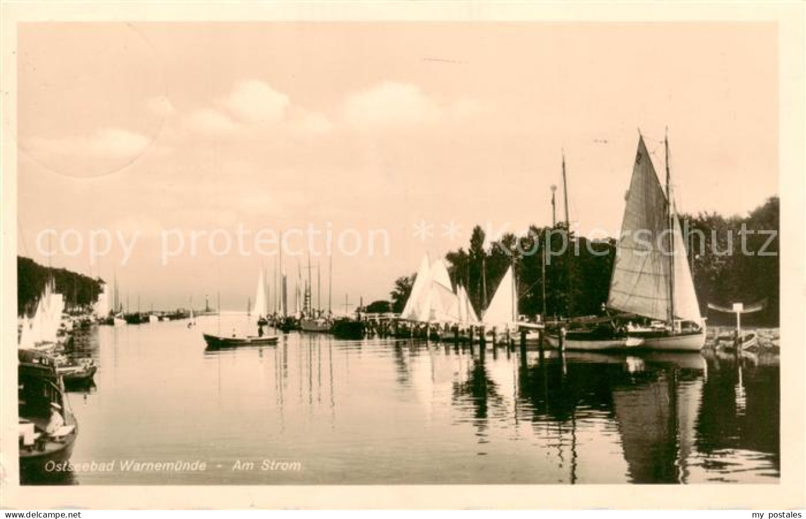 73818041 Warnemuende Ostseebad Am Strom Fischerboote Segelboote Warnemuende Osts - Rostock