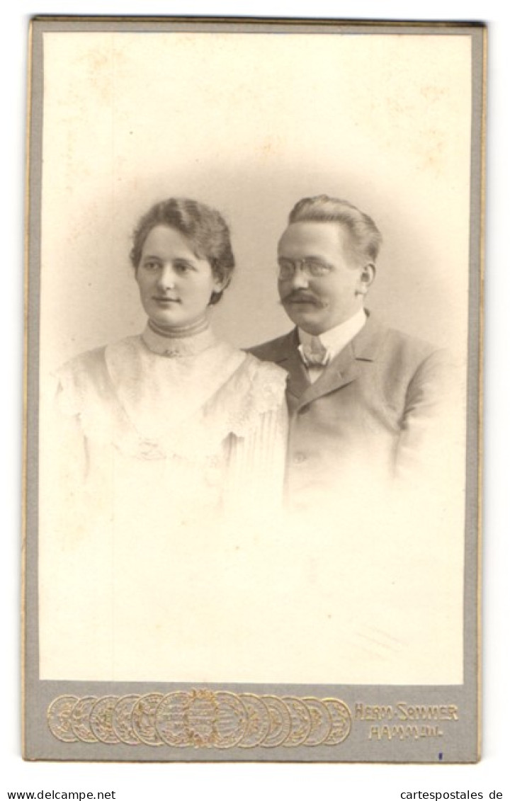 Fotografie Herm. Sommer, Hamm I. W., Bahnhofstr. 15, Ehepaar In Hübscher Kleidung  - Personnes Anonymes