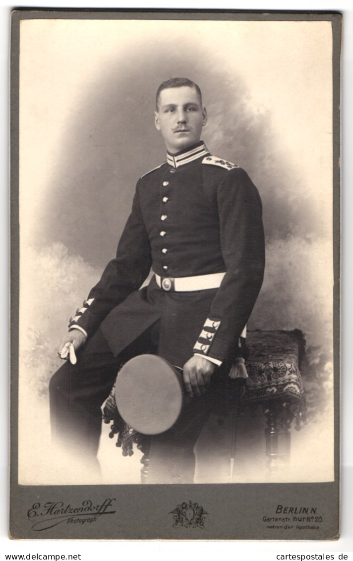 Fotografie E. Hartzendorff, Berlin, Gartenstr. 20, Gefreiter Im Kaiser-Alexander-Garde-Grenadier Regiment Nr. 1  - Oorlog, Militair
