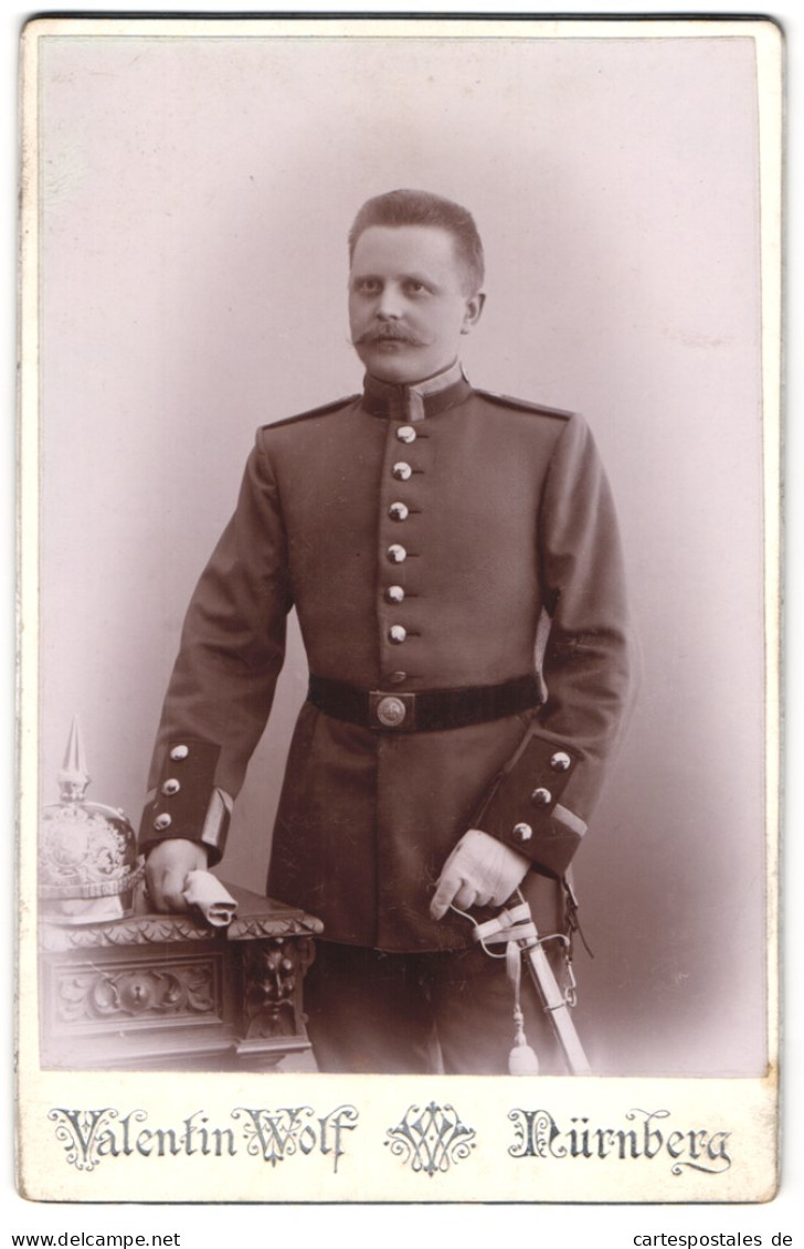Fotografie Valentin Wolf, Nürnberg, Breitegasse 97, Feldwebel Hartmann Im 14. Bay. Inf.-Rgt. Mit Pickelhaube Bayern  - Oorlog, Militair