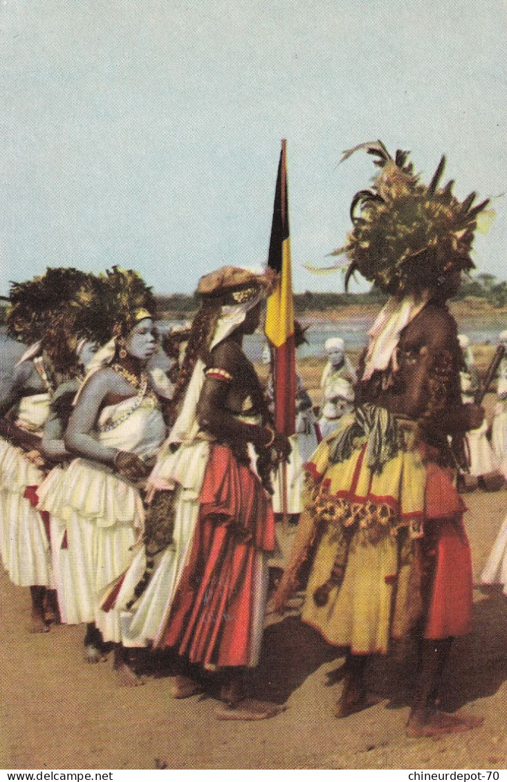 VOYAGE DU ROI AU CONGO ÉTÉ 1955 Stanleyville Fut La Dernière étape Du Voyage Royal Au Bord Du Fleuve Congo - Belgisch-Kongo