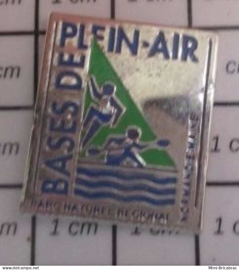 3417 Pin's Pins / Beau Et Rare / SPORTS / CANOE ESCALADE BASES DE PLEIN AIR PARC NATUREL REGIONAL NORMANDIE MAINE - Canoë