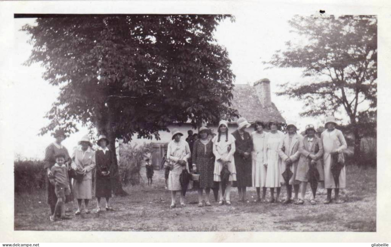 Photo Originale - 1931 - AUBERTIN (66 ) Pyrenées Atlantiques - Devant L'église - Groupe De Chanteuses - Lugares