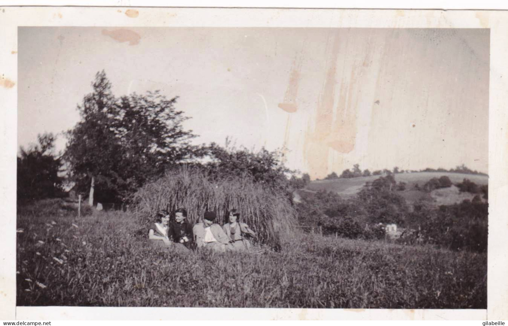 Photo Originale - 1931 - AUBERTIN (66 ) Pyrenées Atlantiques - Dans Le Pré Devant Le Presbytere - Orte