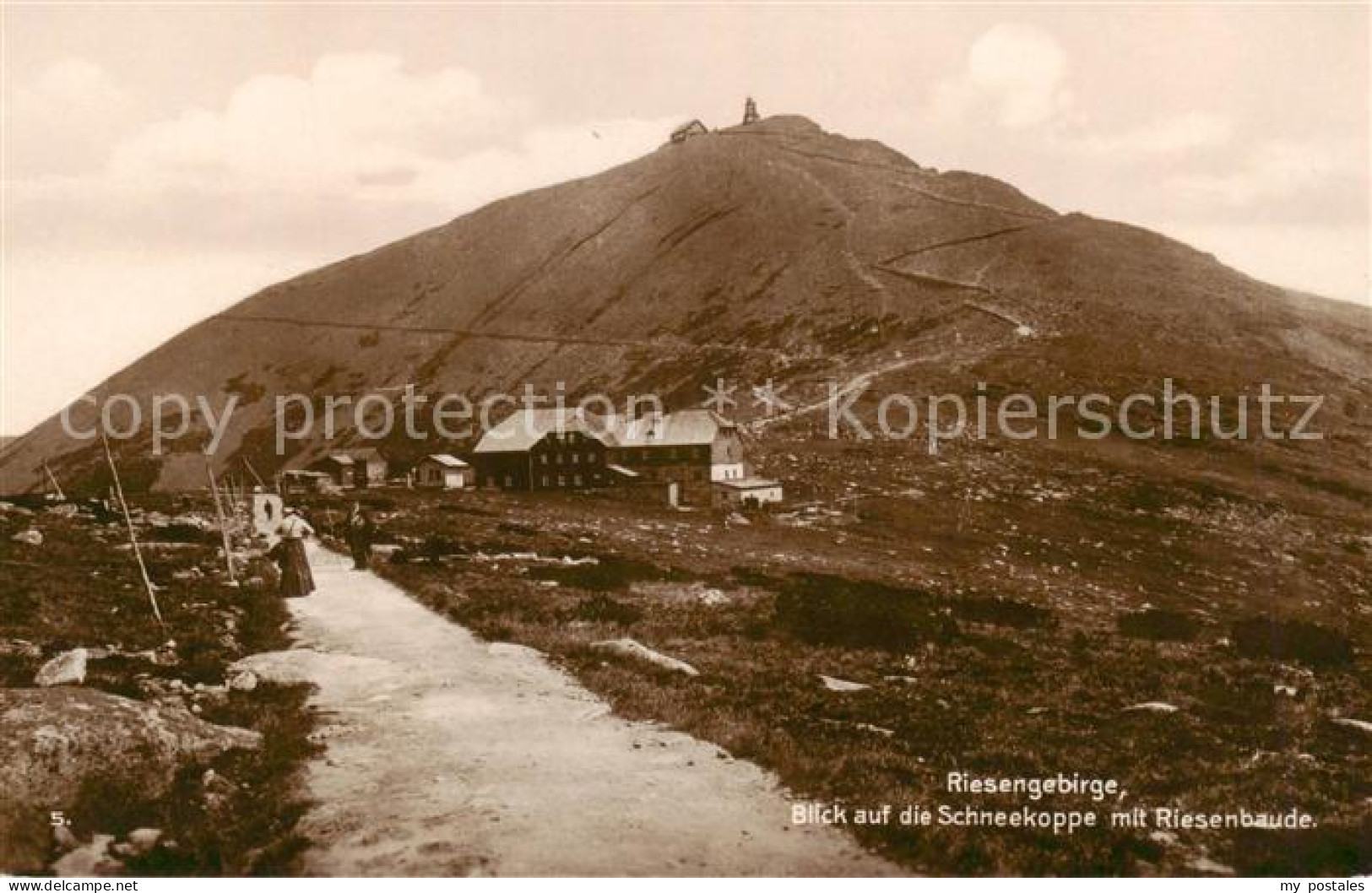 73816884 Riesengebirge_Krkonose_Karkonosze Blick Auf Schneekoppe Mit Riesenbaude - Tchéquie