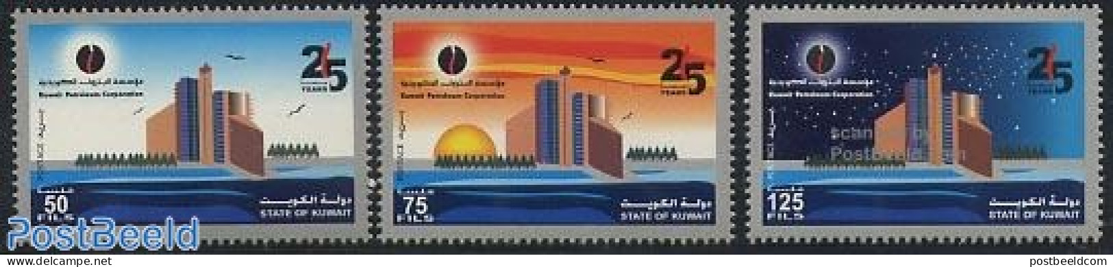 Kuwait 2005 25 Years Petroleum Corporation 3v, Mint NH - Kuwait