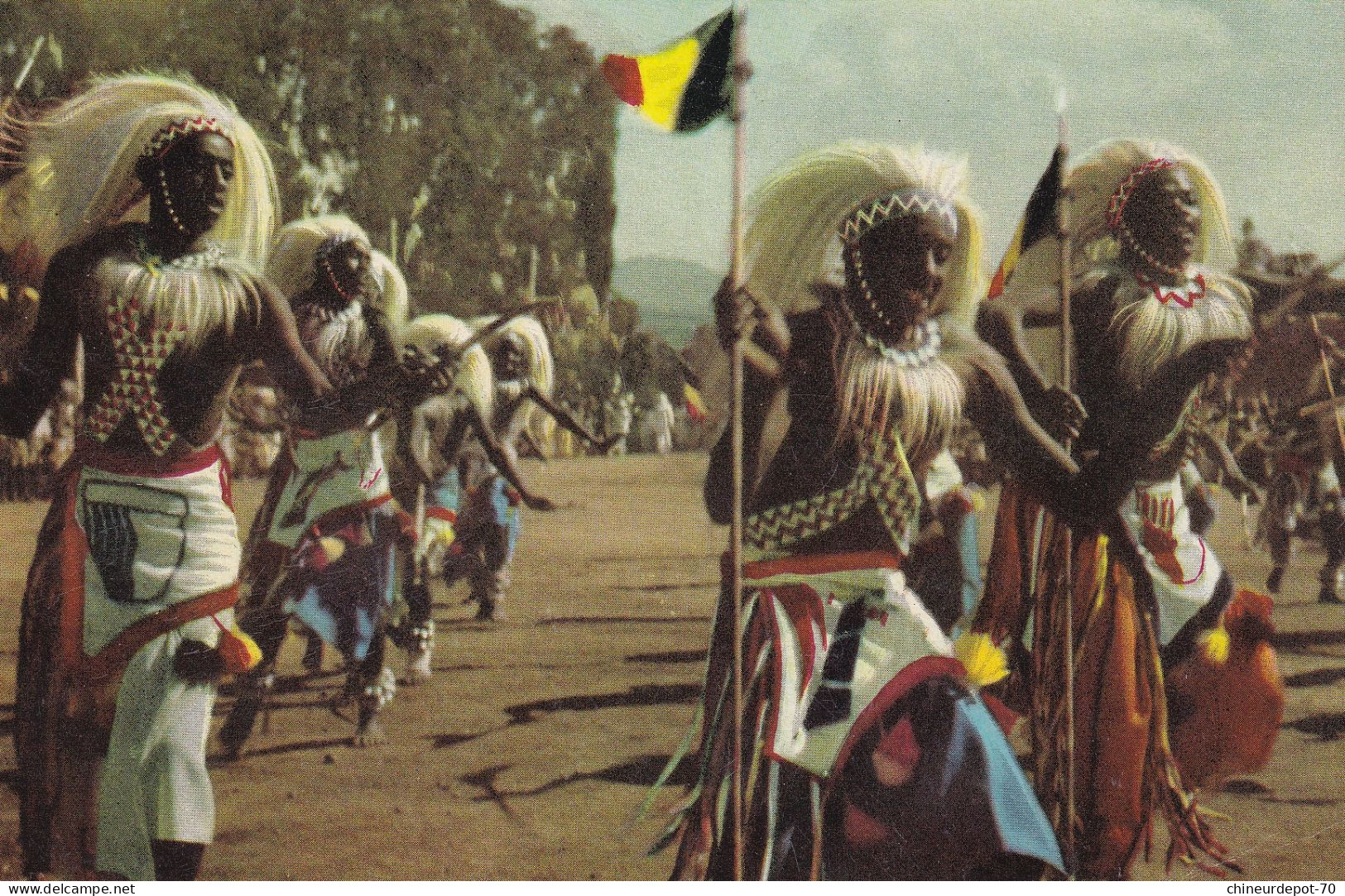 Les Ntore Danseurs Du Mwami Du Ruanda Avalent à L'occasion Du Voyage Royal Revêtu De Nouveaux Costumes - Belgisch-Kongo