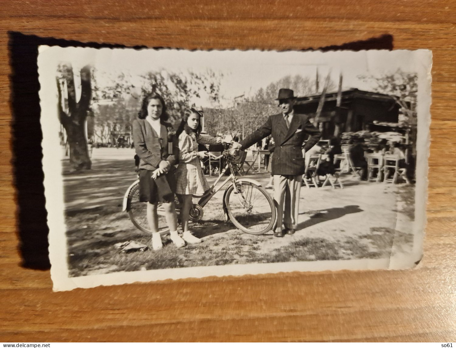 19347.   Fotografia D'epoca Uomo E  Donna Femme Con Bicicletta Al Parco Aa '40 Italia - 11x6,5 - Anonyme Personen