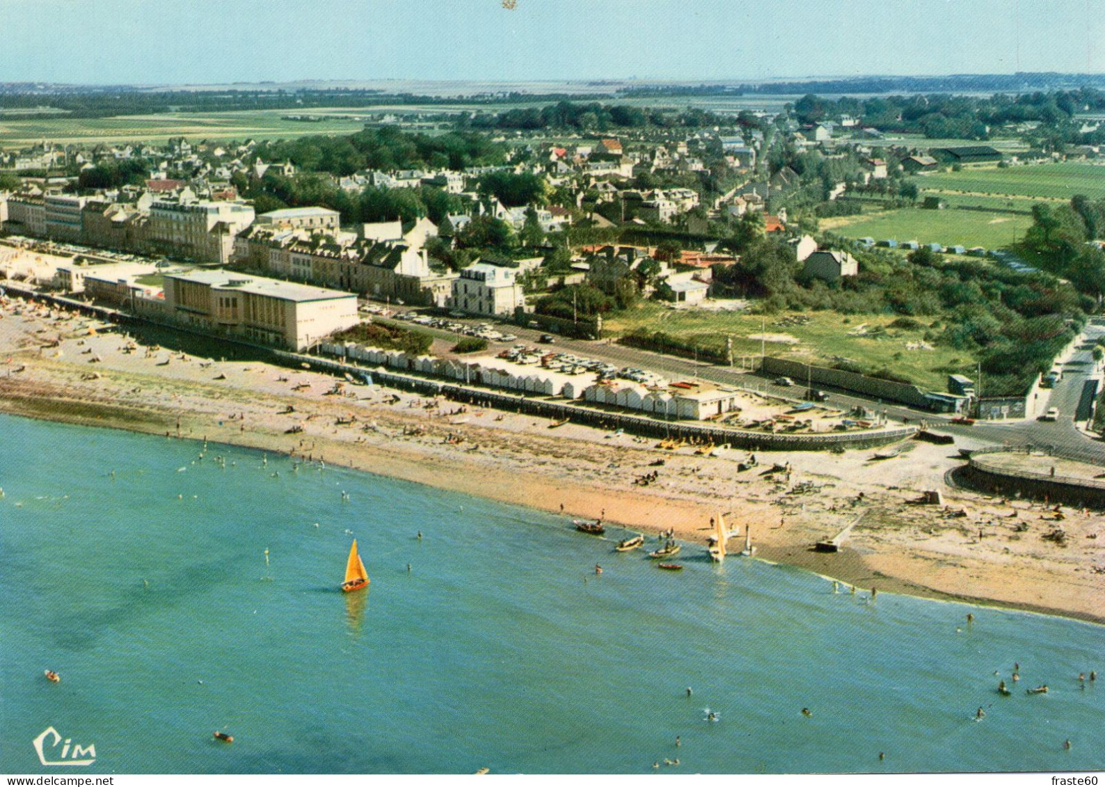 Luc Sur Mer - Vue Aérienne - Le Casino - La Plage - Le Club De Voile - Luc Sur Mer