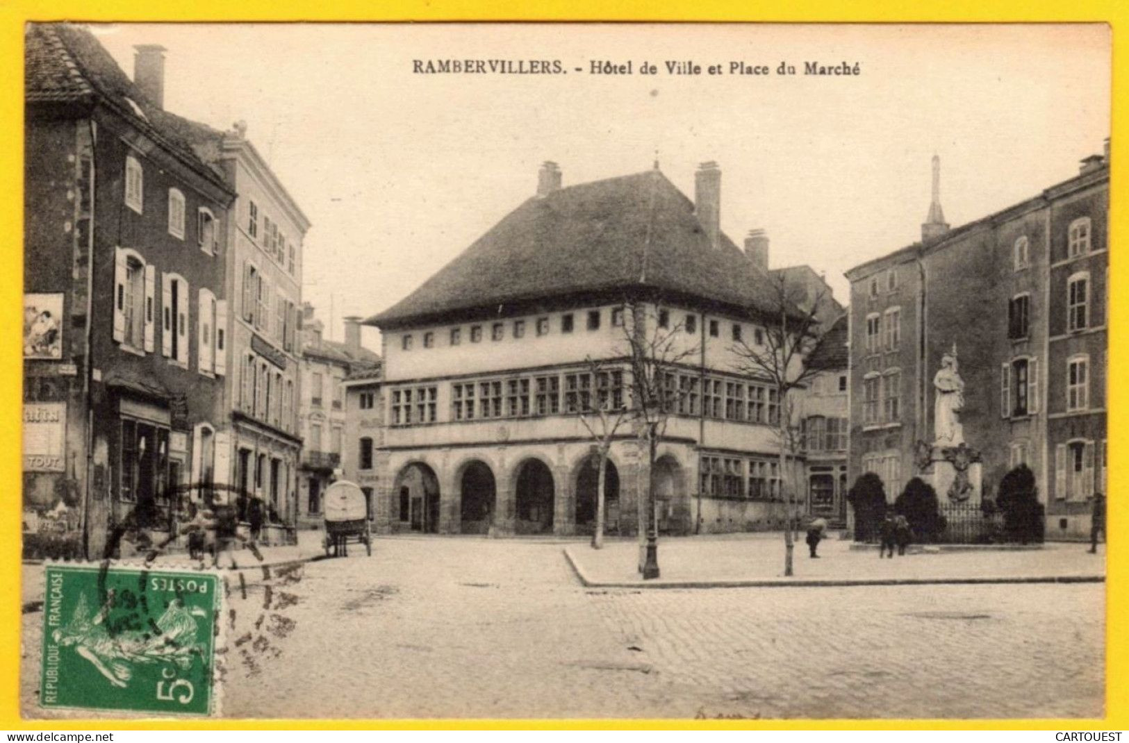 CPA RAMBERVILLERS - La Place Du Marché Et Hôtel De Ville 1915 - Rambervillers