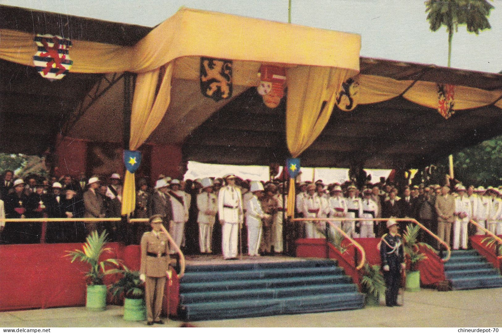 A Léopoldville Sous Le Dais Qui A été Dressé Au Boulevard Albert 1er Le Roi Et Les Hautes Personnalités - Belgian Congo