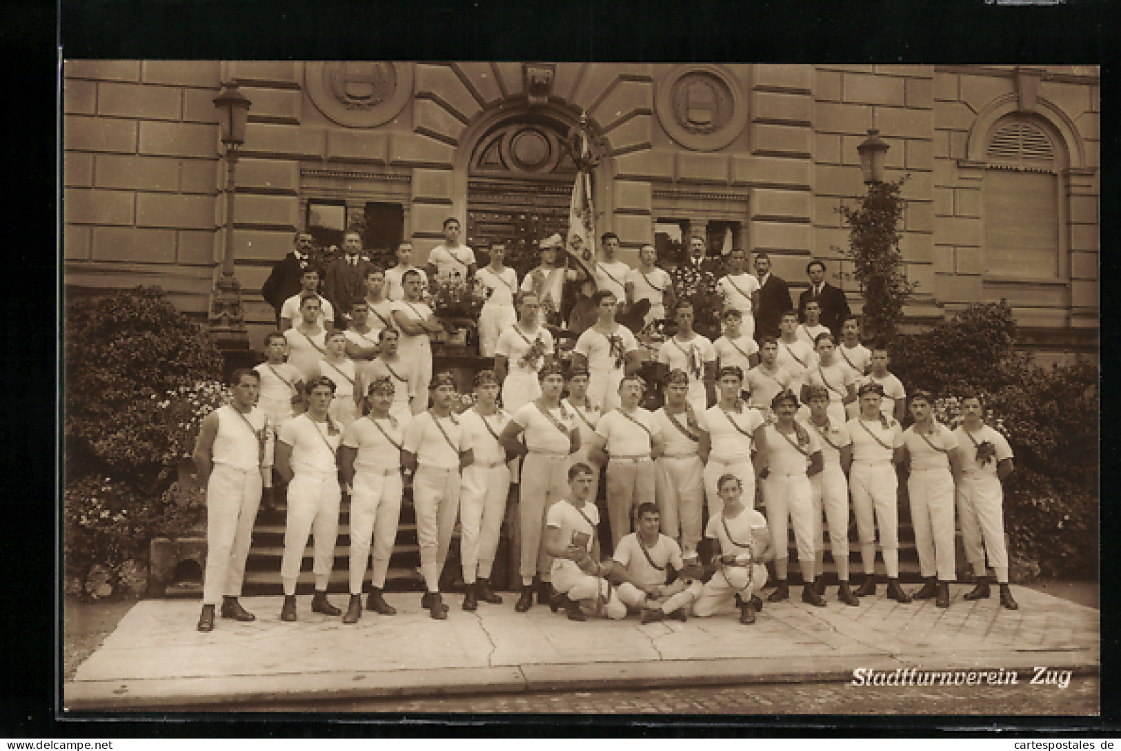 AK Zug, Stadtturnverein, Turner, Gruppenfoto Mit Fahne  - Altri & Non Classificati