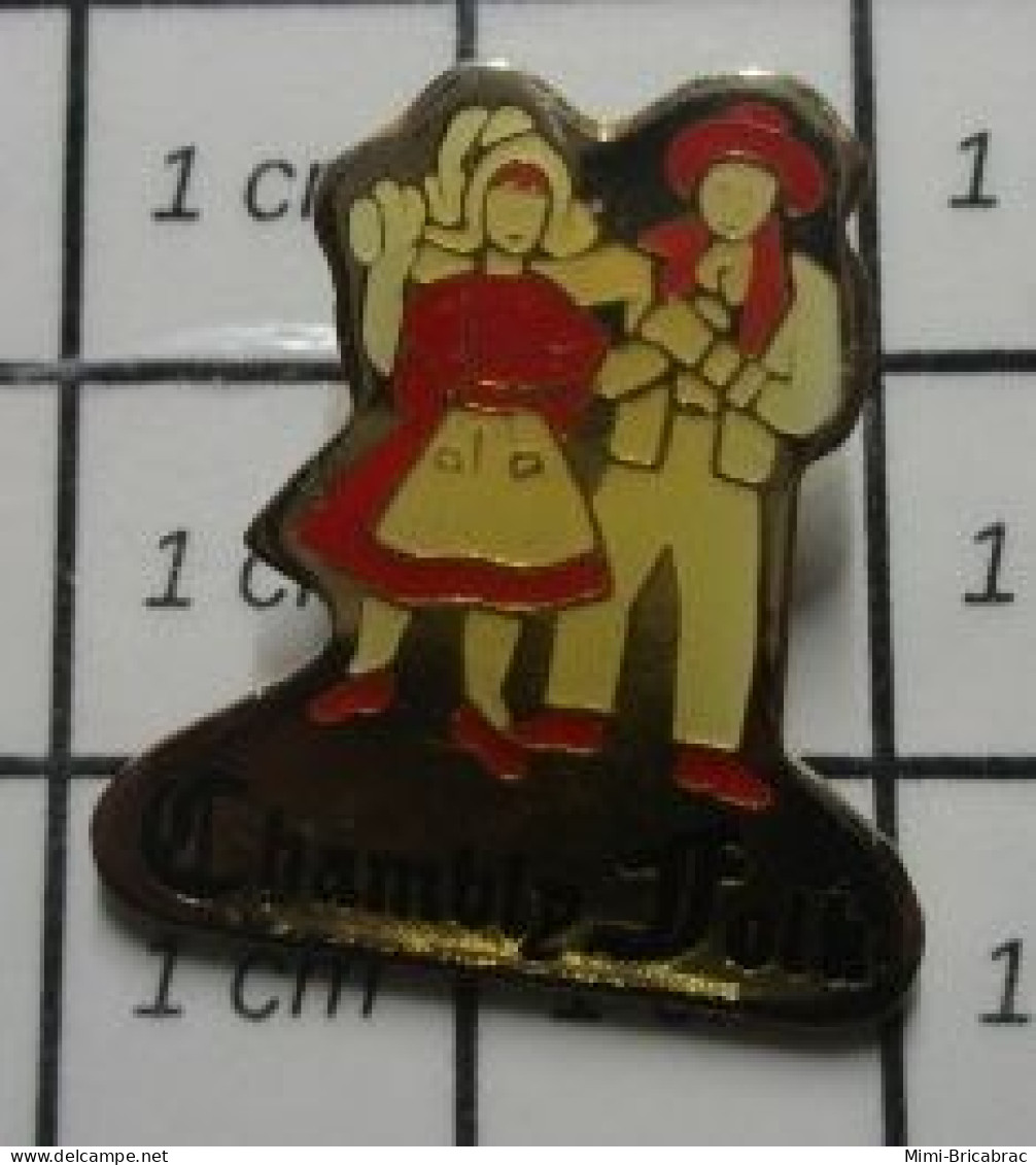 3417 Pin's Pins / Beau Et Rare / ASSOCIATIONS / COUPLE DE DANSEURS TRADI CHAMBLY FOLK - Vereinswesen