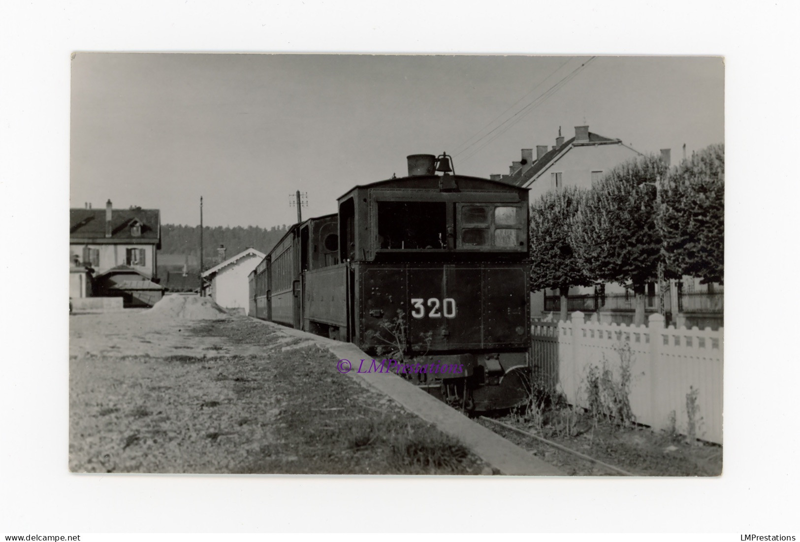 Photo Locomotive CFV Jura 320 Gare Lons Le Saunier Saint Claude 39 Franche-Comté France Train Tram Local Secondaire VFIL - Eisenbahnen