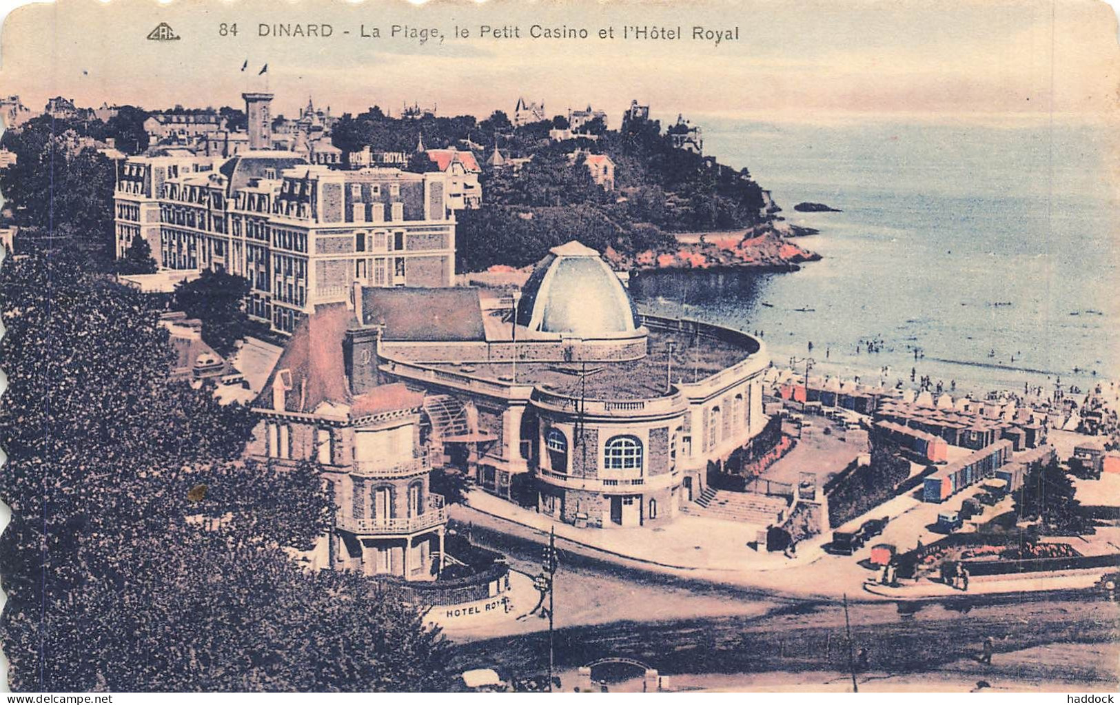 DINARD : LA PLAGE- LE PETIT CASINO ET L'HOTEL ROYAL - Dinard