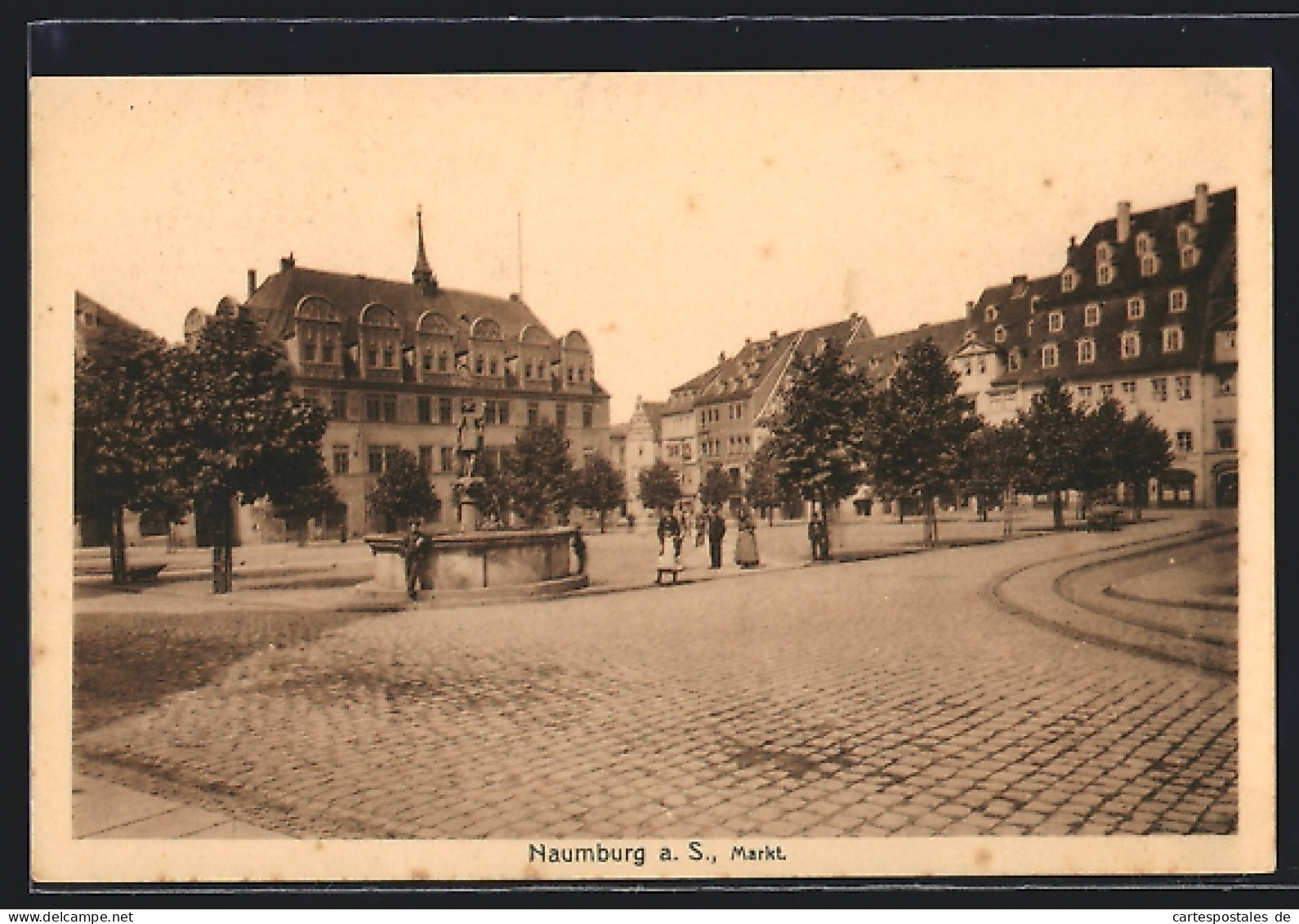 AK Naumburg A. S., Partie Am Marktplatz Mit Brunnen Und Städtern  - Naumburg (Saale)