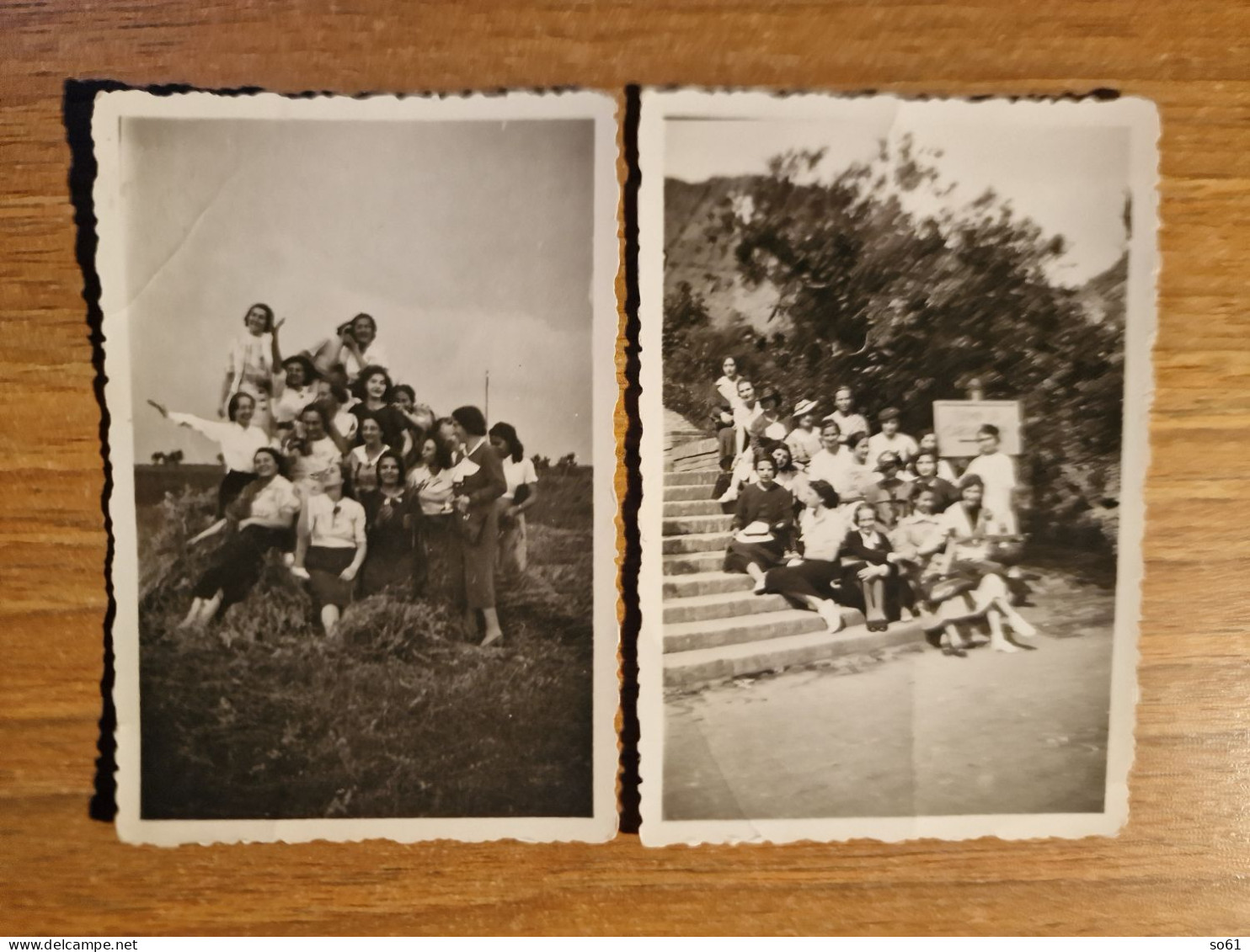 19365.  Due Fotografie D'epoca  Donne Su Covoni Di Fieno Saluto Fascista Terme Caracalla 1936 Roma - 9x6 - Anonymous Persons