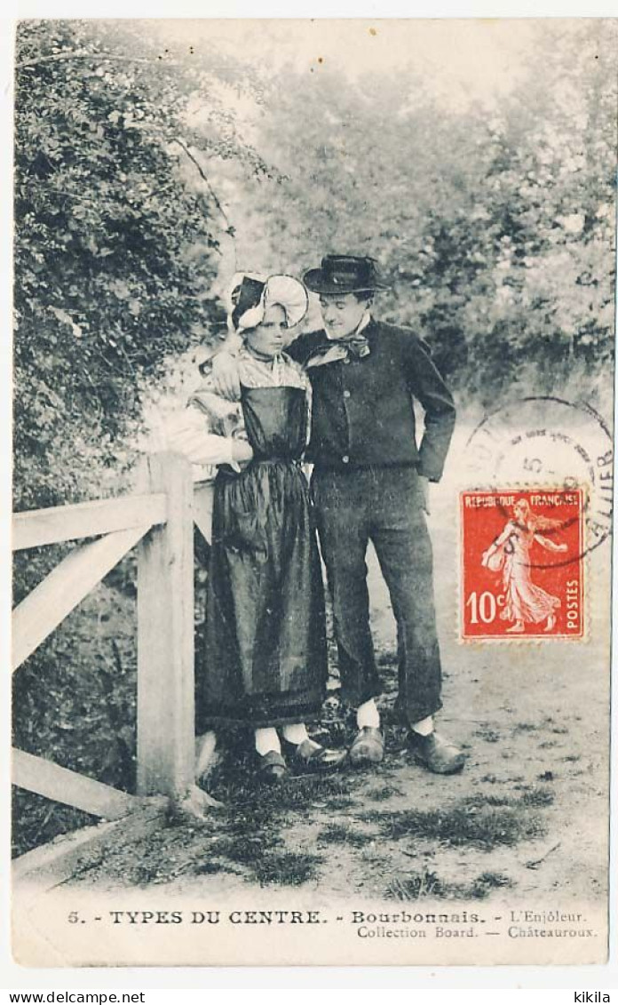 CPA 9 X 14 Costume Folklorique BOURBONNAIS (11) Type Du Centre L’enjôleur  Couple - Costumes