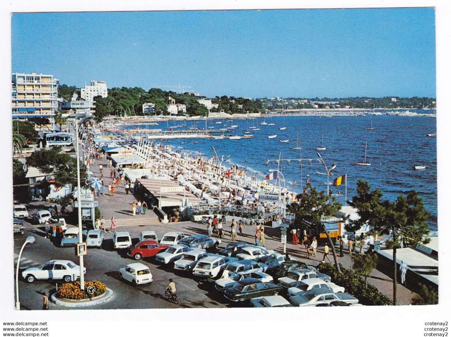 06 JUAN LES PINS N°10 459 Vue Générale En 1976 VOIR ZOOM SOLEX Citroën GS Ami 6 DS 2CV VW Käfer Peugeot 504 404 BMW - Juan-les-Pins