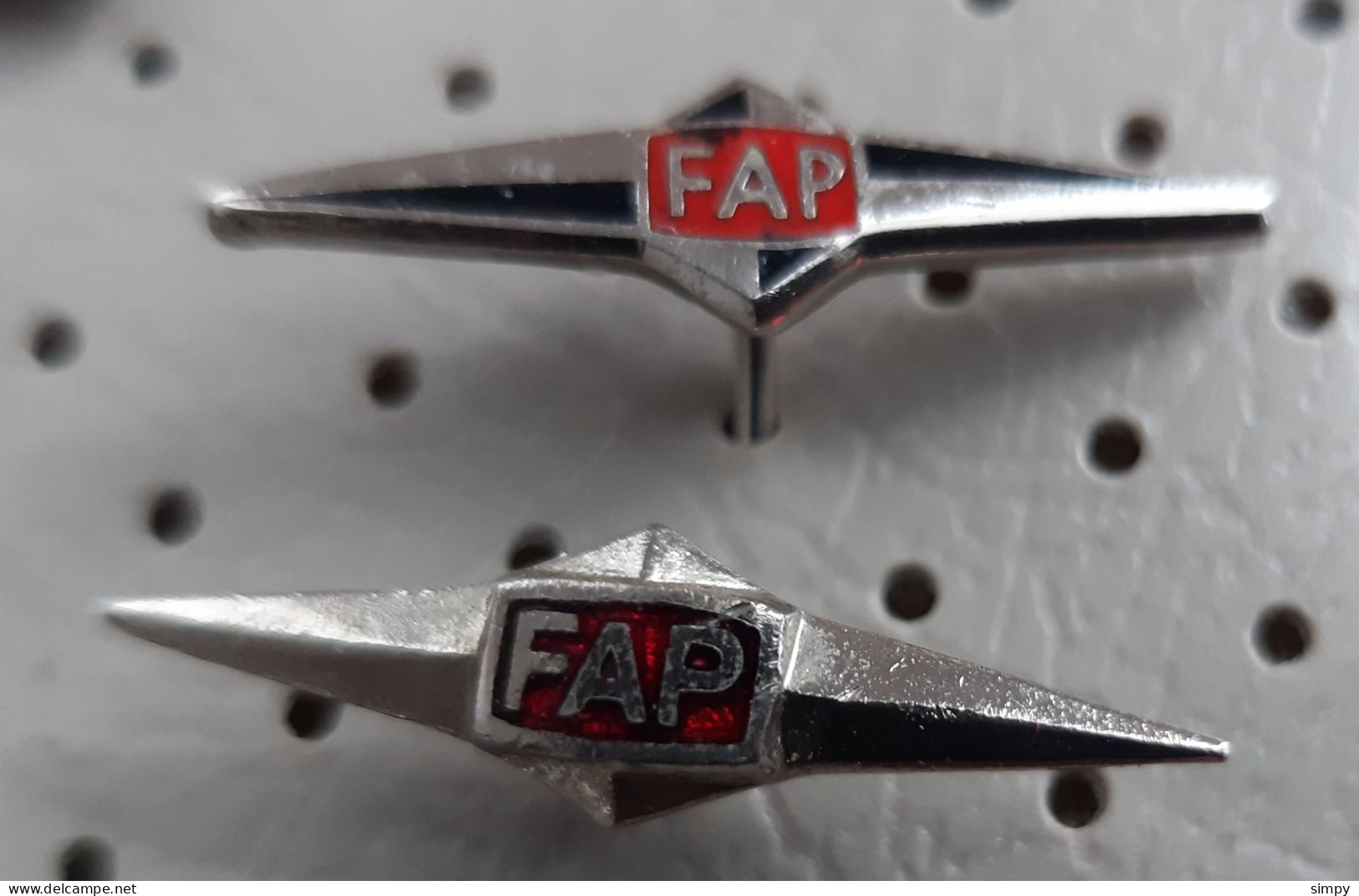FAP Truck Camion Lkw Logo Vintage Serbia Ex Yugoslavia Pins - Other & Unclassified