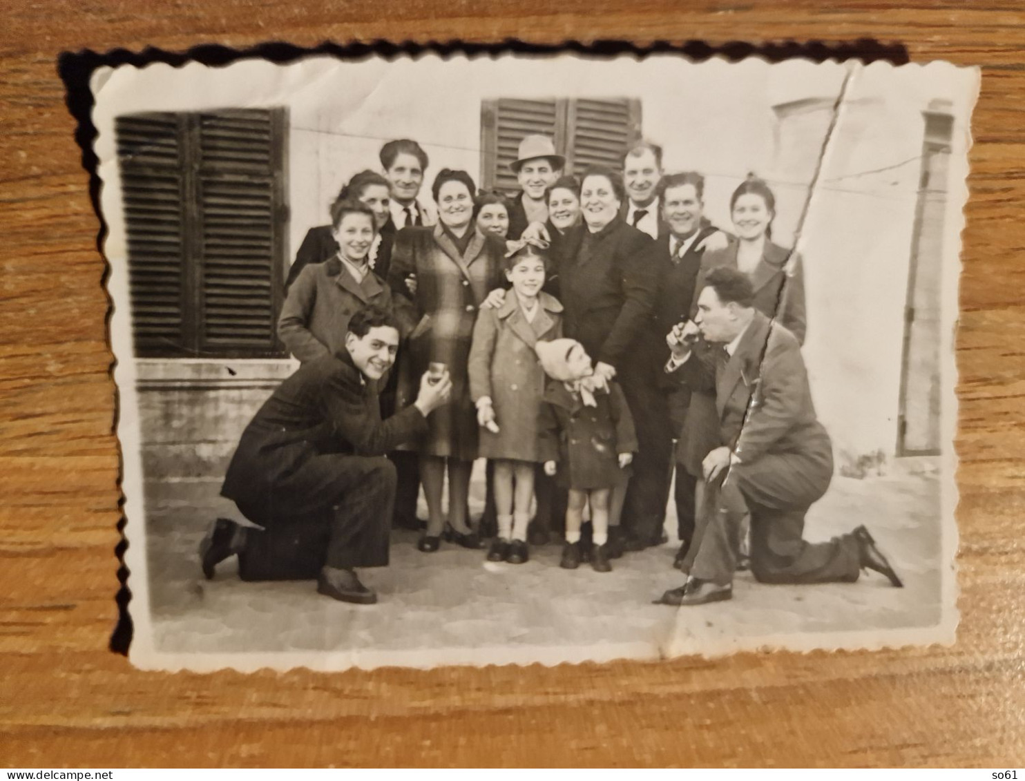 19366.  Fotografia D'epoca Gruppo Persone In Posa Uomini Che Bevono Vino Aa '40 Italia - 7x5 - Personas Anónimos