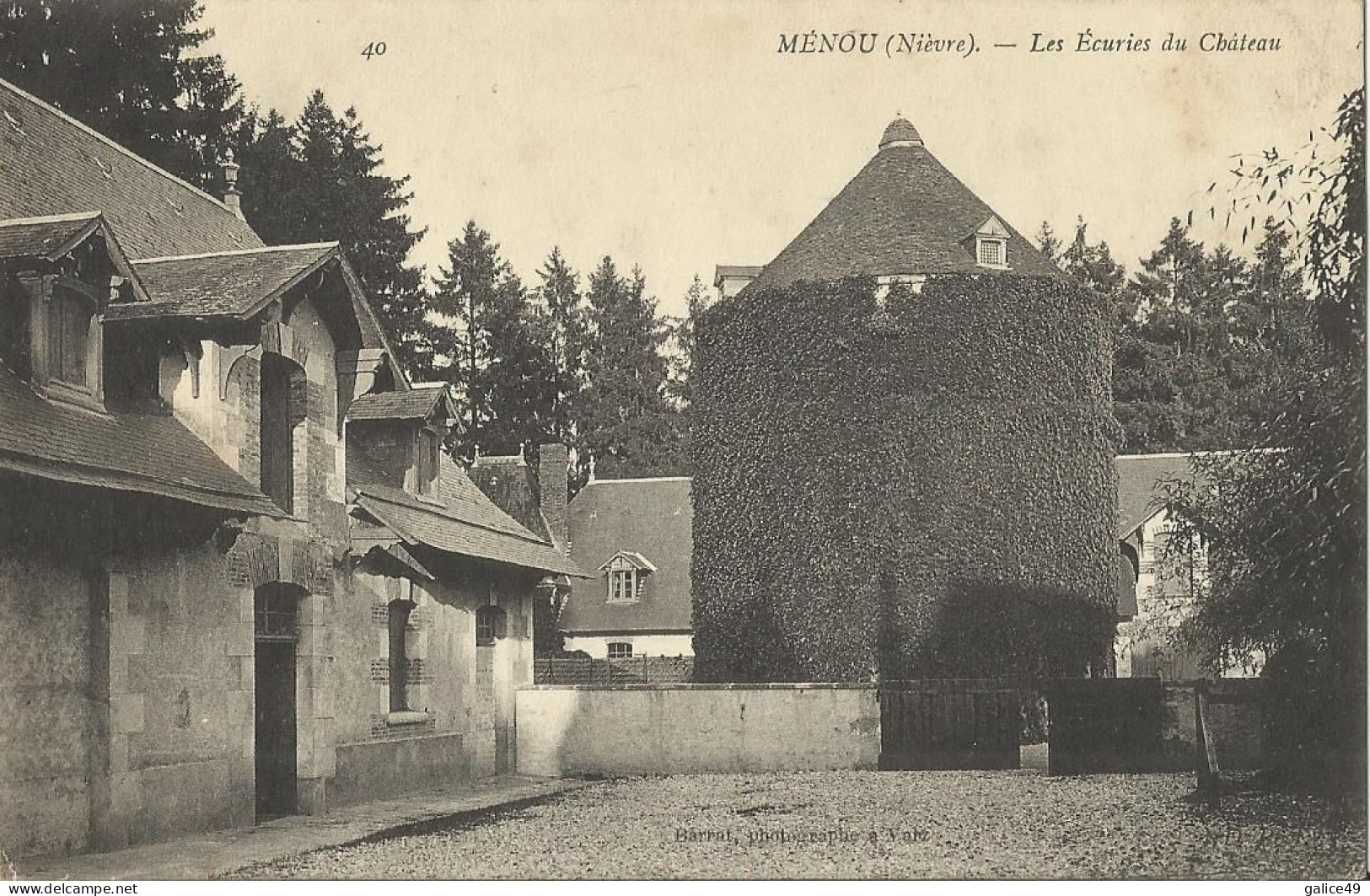 8506 CPA Ménou - Les Ecuries Du Château - Other & Unclassified