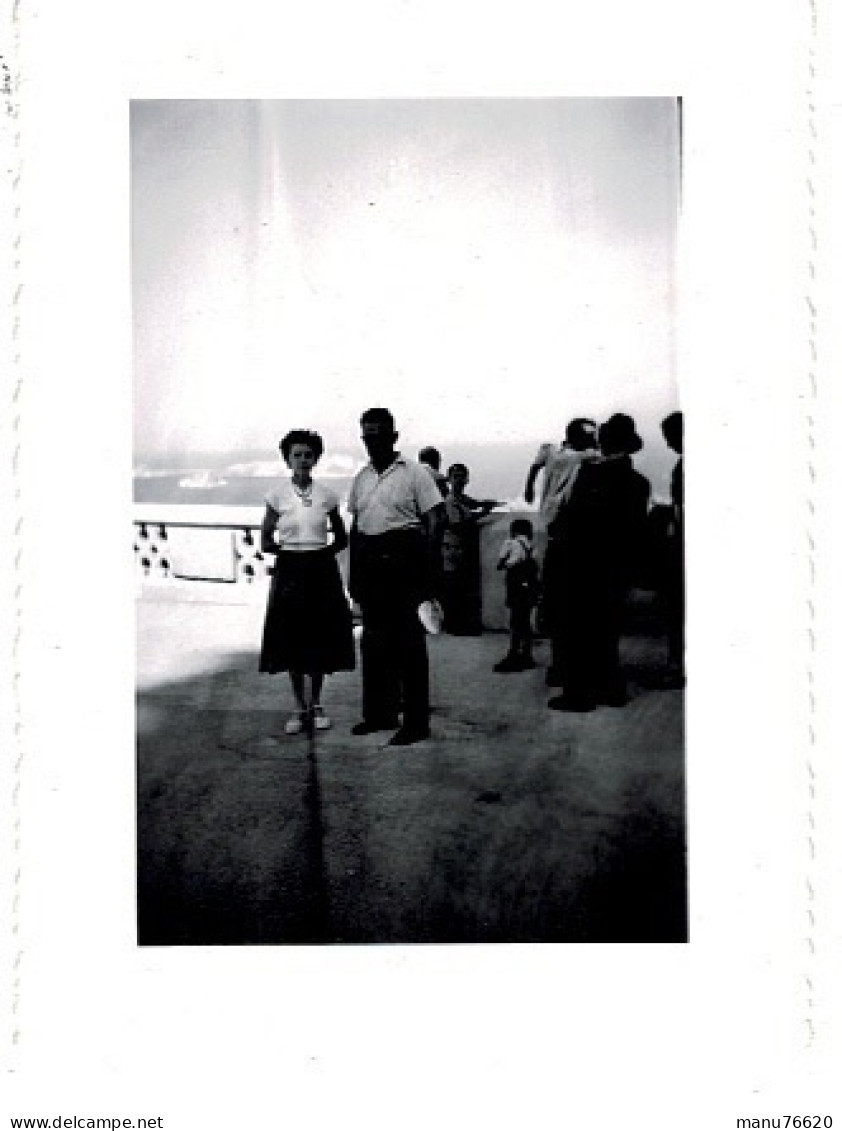 Ref 1 - Photo + Négatif : Personne Sur Terrasse De Notre Dame De La Garde , Marseille  - France . - Europe